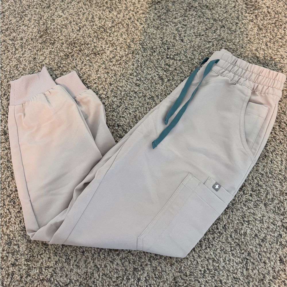 Figs Slate Gray Uman Relaxed Jogger Scrub Pant 

Never worn NWT